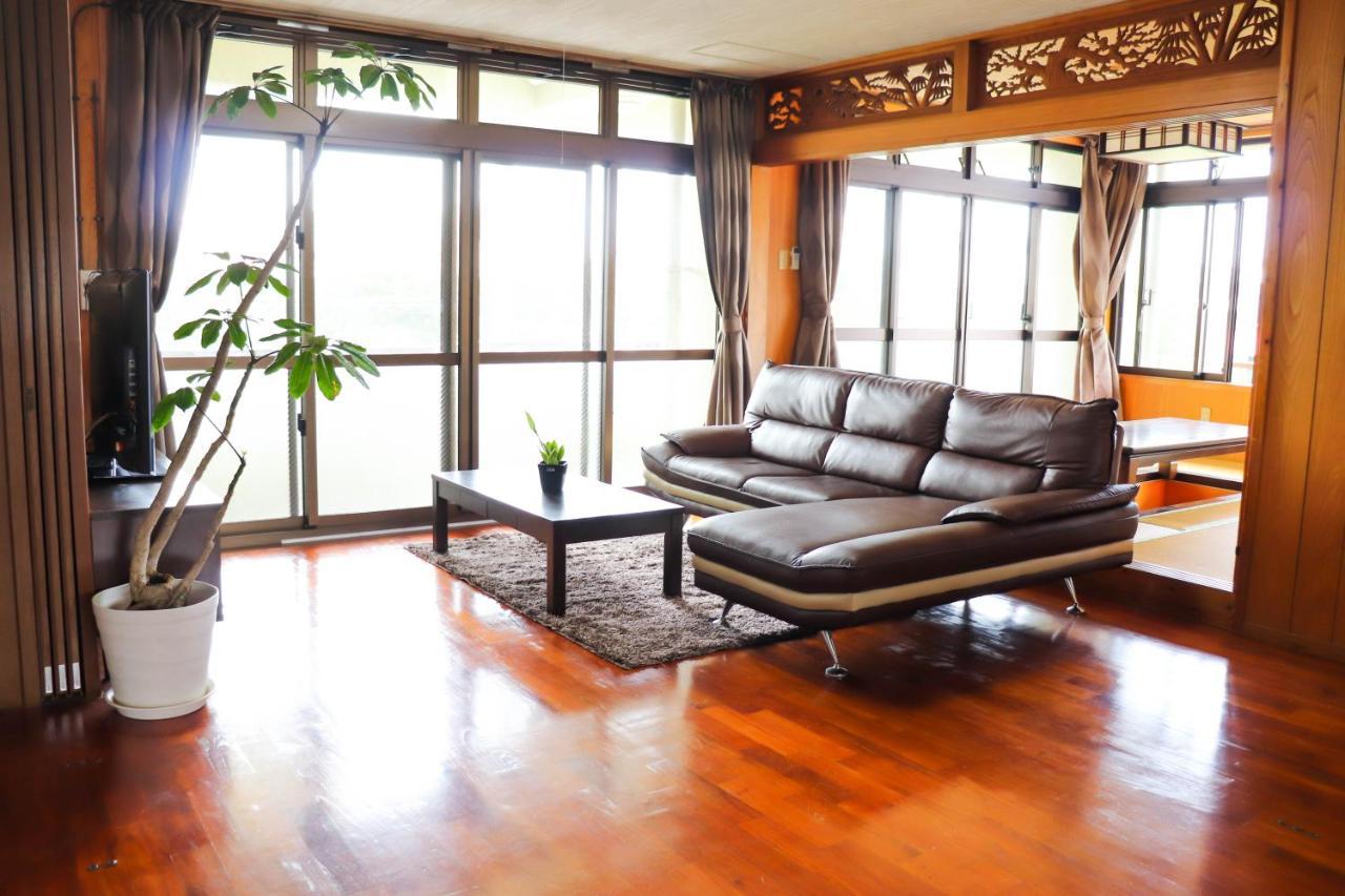 Condominium Hotel Mihama Upi Chatan Luaran gambar
